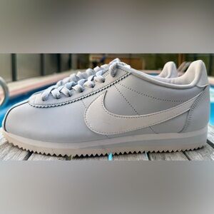 NIKE CLASSIC CORTEZ NYLON GRAY/WHT. WOMENS SIZE 10~NEW
